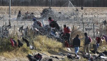 Planes contra migrantes demuestran que el tema humanitario 'le importa un cacahuate' al próximo gobierno de EU: Esquivel | Video
