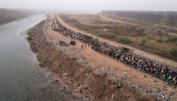 Aristegui en Vivo: México y EU crearán equipo sobre migración; no acusarán a pobladores por enfrentamiento en Texcaltitlán; protesta masiva contra Milei y más