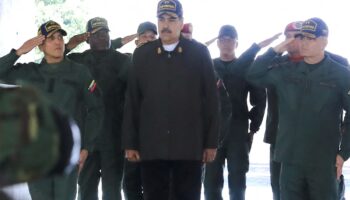 Maduro ordena acción militar tras llegada de buque británico a Guyana