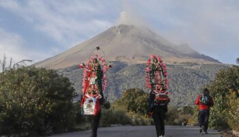Peregrinos poblanos recorren más de 100 kilómetros a pie hasta la Basílica de Guadalupe