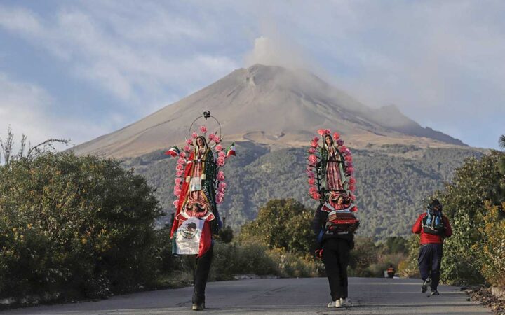 Peregrinos poblanos recorren más de 100 kilómetros a pie hasta la Basílica de Guadalupe Peregrinos poblanos recorren más de 100 kilómetros a pie hasta la Basílica de Guadalupe
