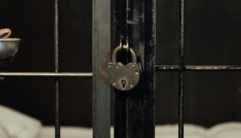 Anular prisión preventiva no liberaría a miles de procesados, aclara ONG a Alcalde