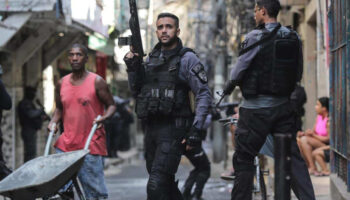 Deja nueve heridos tiroteo entre policías y presuntos criminales en Río de Janeiro