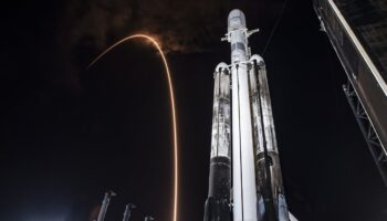 Cohete propulsor de SpaceX se parte en dos cuando era transportado a Florida