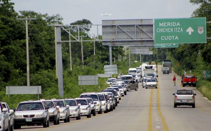 Cancún: Uber y sindicato de taxistas firman acuerdo de colaboración tras años de disputa Cancún: Uber y sindicato de taxistas firman acuerdo de colaboración tras años de disputa