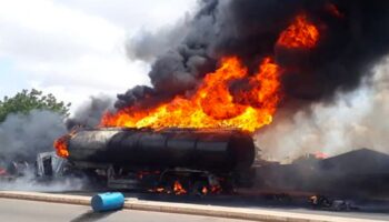 Fuertes Imágenes | Al menos 40 muertos deja explosión tras rapiña de pipa de combustible en Liberia