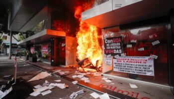 Videos | Queman edificio de Censida por escasez de medicamentos para VIH