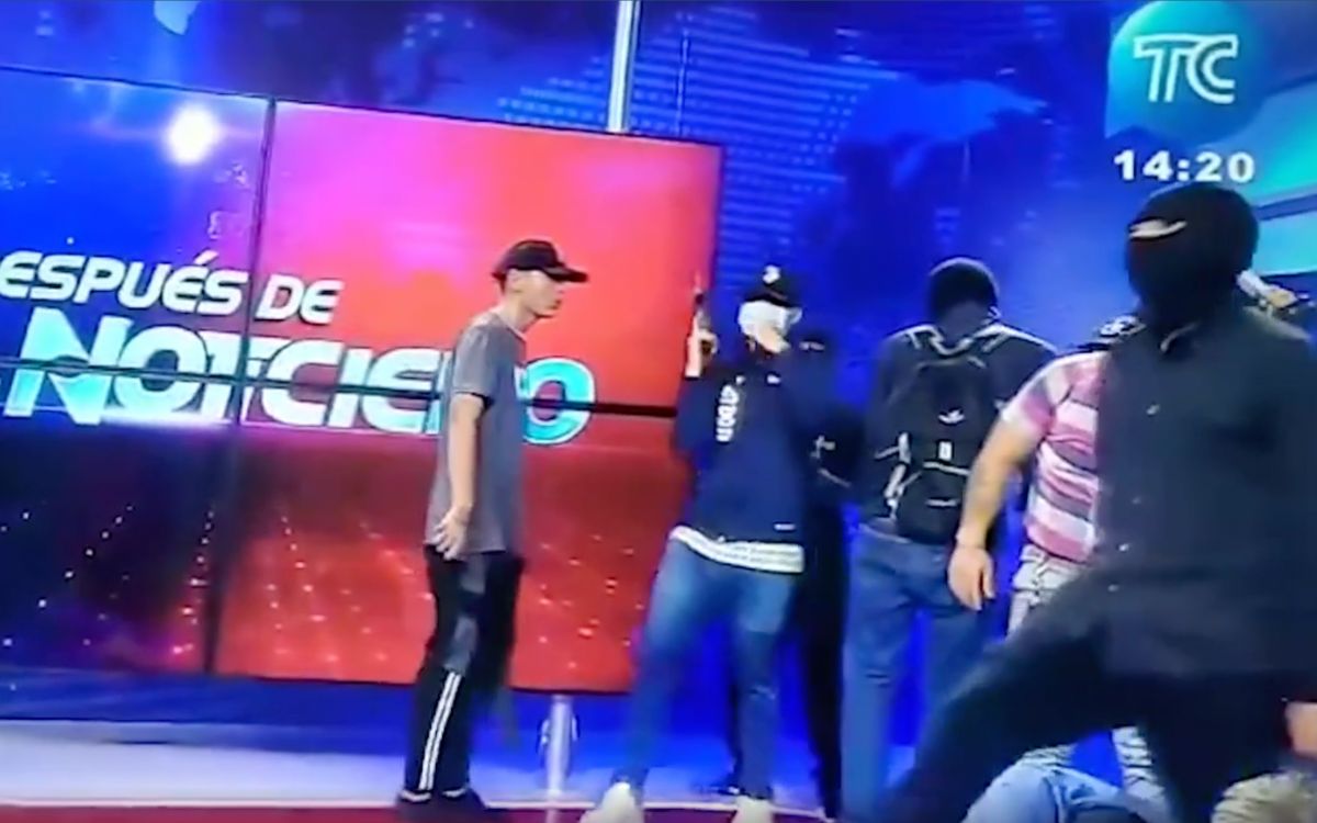 “It was 15 minutes of terror”: the journalist told how he survived the seizure of an Ecuadorian TV channel by people in hoods