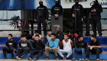 Detienen a más de 300 'terroristas' y abaten a 5 en Ecuador