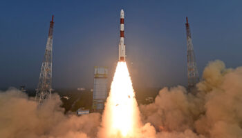 La India arranca el 2024 con misión espacial para estudiar agujeros negros