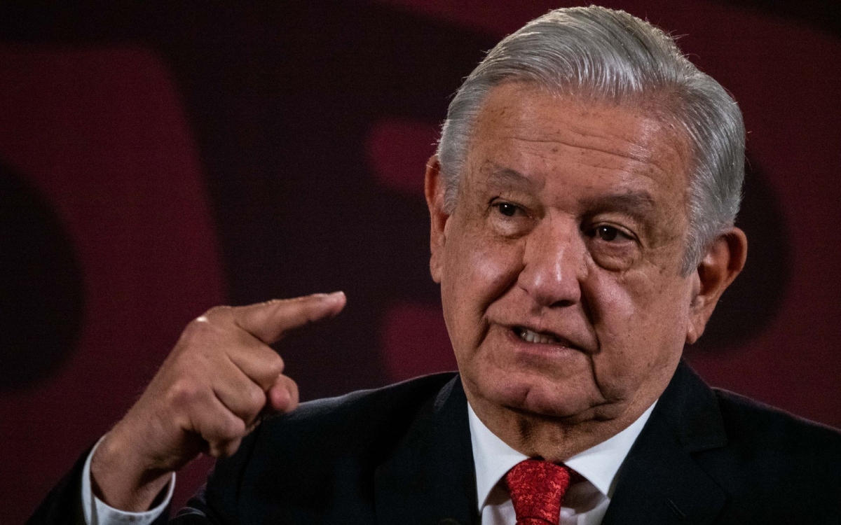 AMLO reitera propuesta a familiares de los 43 normalistas de Ayotzinapa para que entren a archivos militares por 3 meses