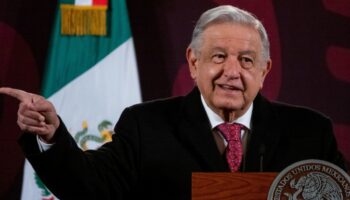 'Que tome nota de lo que pasó a DeSantis': AMLO a campaña antimigrante de Greg Abbott