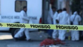 Hallan en Veracruz cuerpos desmembrados en camionetas con mensajes del CJNG