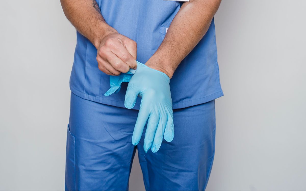 An employee with a hereditary disease secretly used her sperm for insemination at a fertility clinic