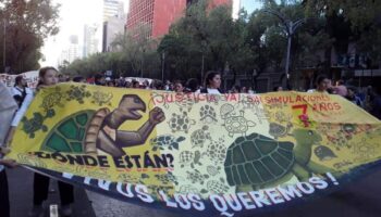 Caso Ayotzinapa: Familiares exigen 800 folios militares