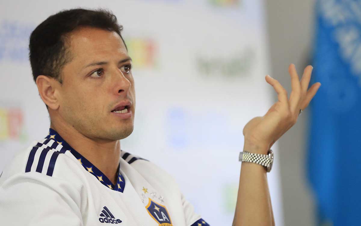 ‘Chicharito’ revela que su representante negociará esta semana con Chivas