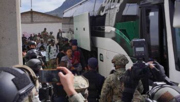 Localizan a más de 700 migrantes en una bodega de Tlaxcala