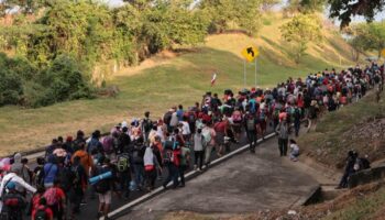 Primera caravana del año sale de la frontera sur de México con 2,000 migrantes