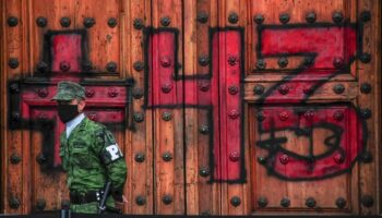 Ordenan liberar a 8 militares involucrados en la desaparición de los 43 de Ayotzinapa