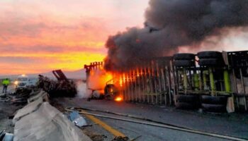 Se incendia tráiler tras accidente junto con dos vehículos en autopista Tepic- Guadalajara