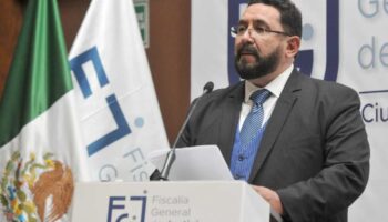 Aparece cédula de Ulises Lara en la SEP… no la necesita, afirma la Fiscalía