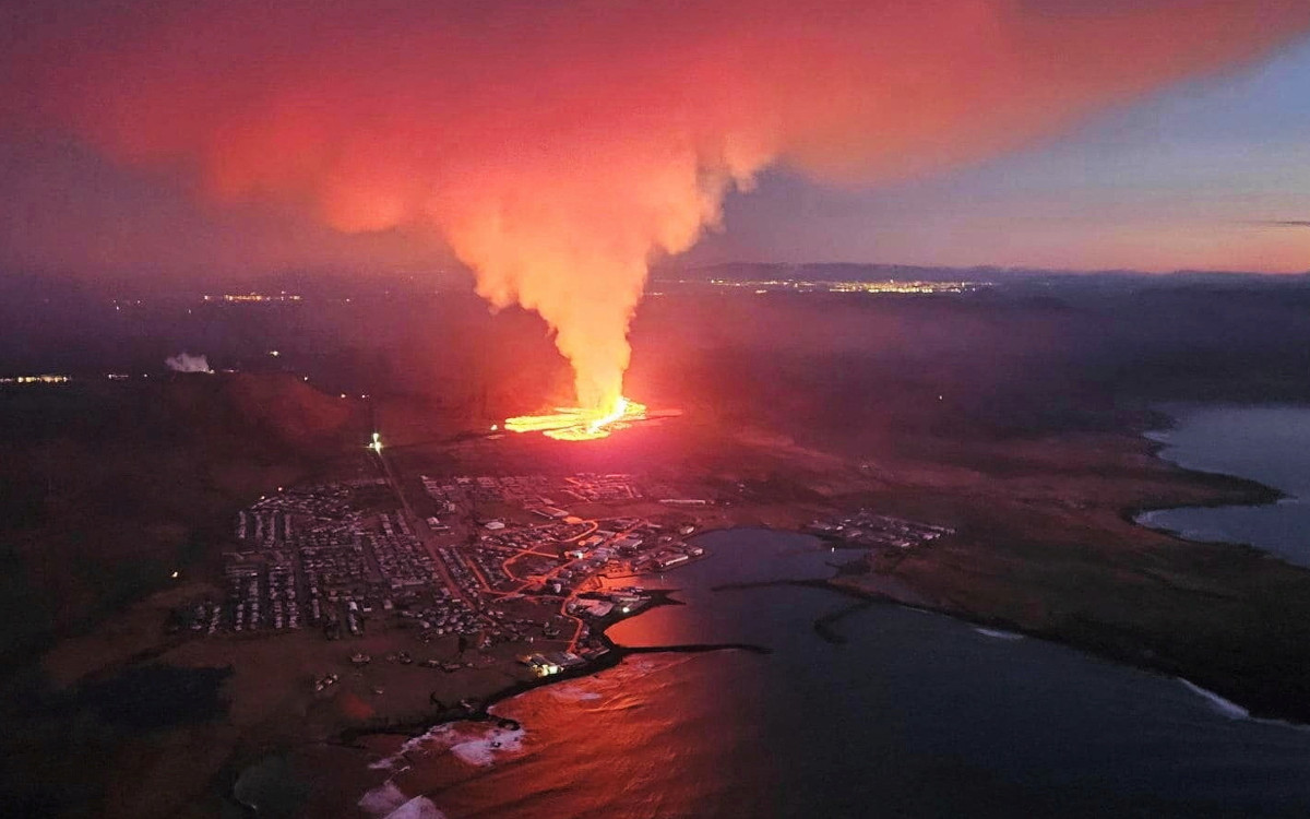 Nueva erupción volcánica en Islandia; pasajero graba desde avión