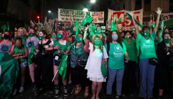 Partido de Milei presenta proyecto que penaría el aborto | Argentina