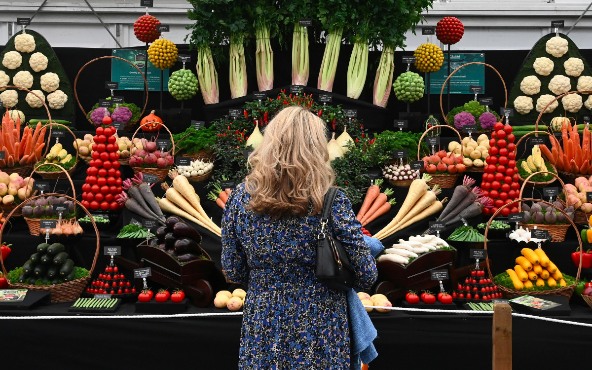 ¿Qué son los ‘químicos eternos’ que contaminan las frutas y verduras?