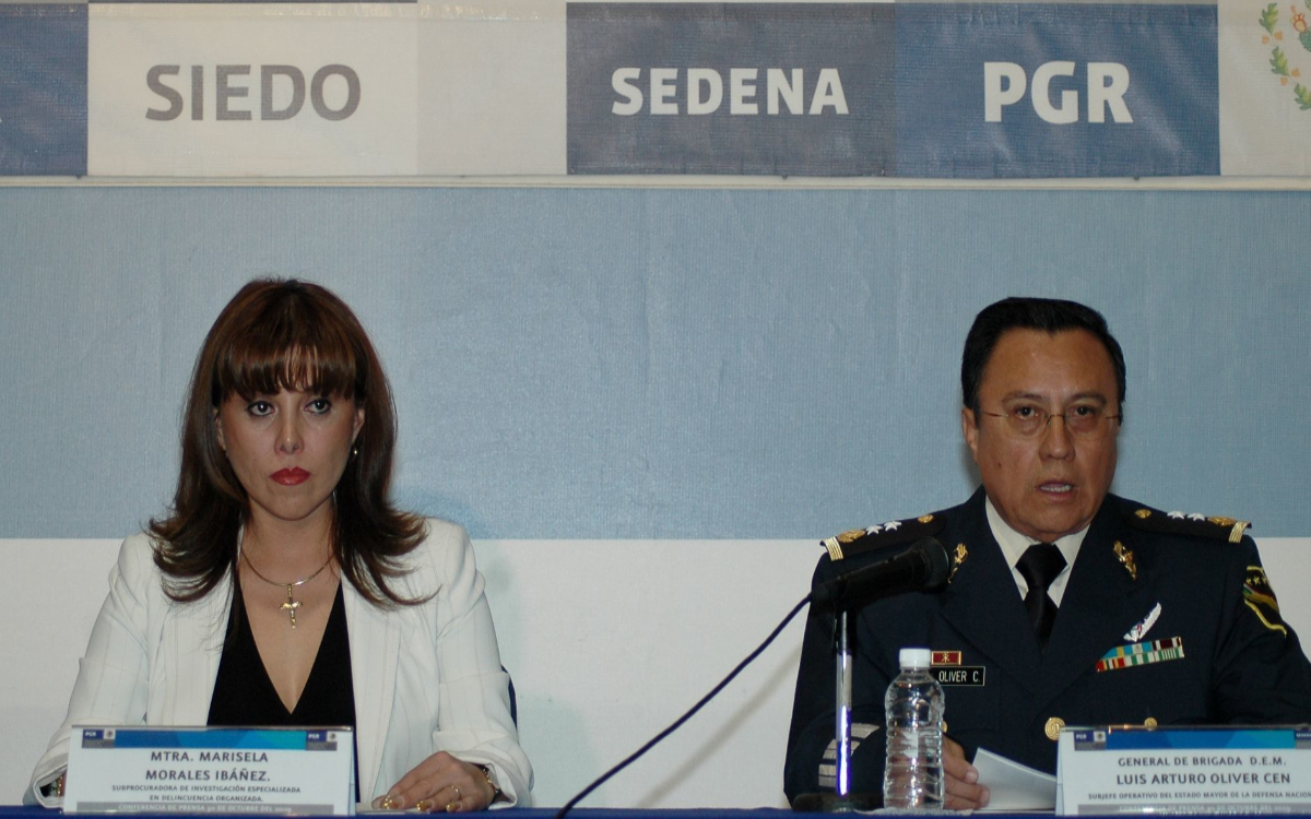 Marisela Morales y el General Oliver Cen. FOTO: RODOLFO ANGULO/CUARTOSCURO.COM