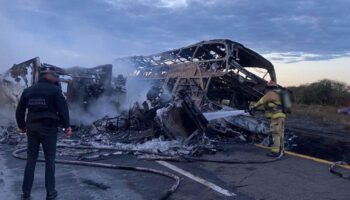 Identifican en Sinaloa a 19 víctimas de accidente en autobús