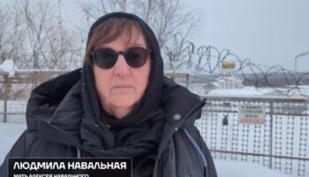 Rusia impone ultimátum a madre de Navalni para aceptar entierro privado: portavoz