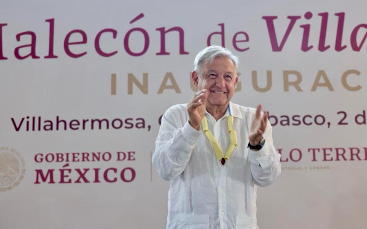 Promete AMLO agregar a Constitución salario mínimo para maestros, soldados, médicos…