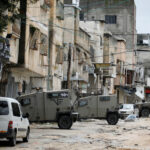Vehículos militares israelíes durante un ataque en Tulkarm, Cisjordania. Foto: Reuters.