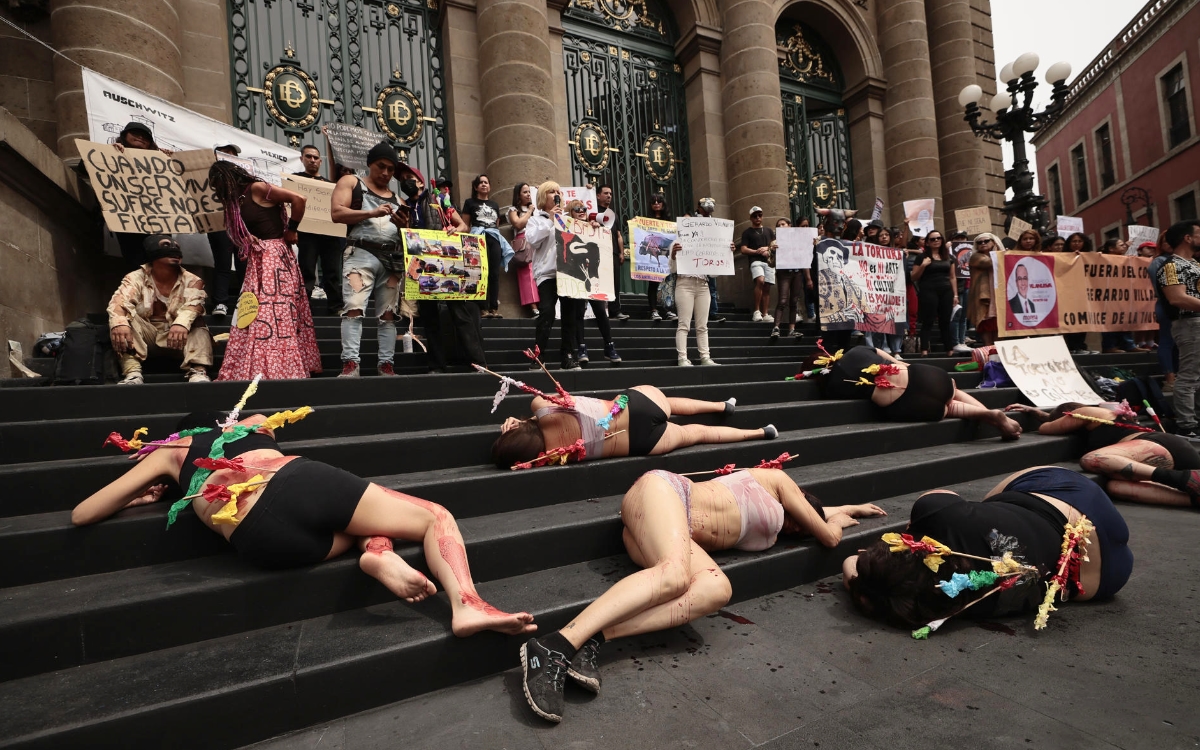 Videos y fotos | Activistas protestan frente al Congreso de la CDMX para exigir que prohíba las corridas de toros