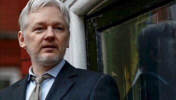 Biden afirma que su gobierno estudia archivar causa contra Assange