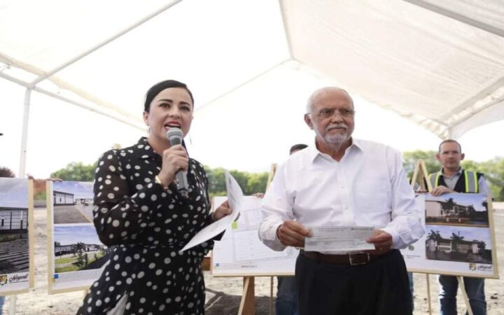 Ex presidenta del Congreso y Gobernador de Nayarit simularon entrega de cheque por 5 MDP Ex presidenta del Congreso y Gobernador de Nayarit simularon entrega de cheque por 5 MDP