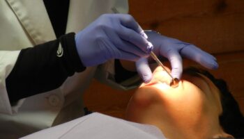 ¿Necesitas un dentista con bajo costo? La UNAM te invita a una de sus 9 clínicas