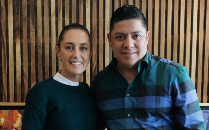 Sheinbaum se reunió con gobernador investigado por Sedena y al que AMLO llamó 'mafiosillo' Sheinbaum se reunió con gobernador investigado por Sedena y al que AMLO llamó 'mafiosillo'