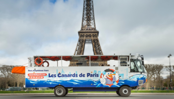 Así es un viaje en el primer autobús turístico anfibio de París | Video