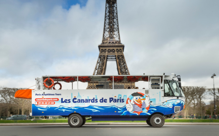Así es un viaje en el primer autobús turístico anfibio de París | Video