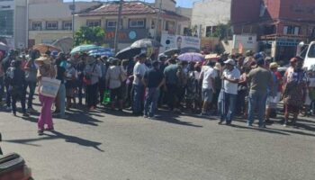 Cientos de damnificados por Otis exigen ser censados y desquician Acapulco