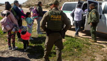 Autoridades mexicanas advierten un alza de migrantes chinos en frontera con California