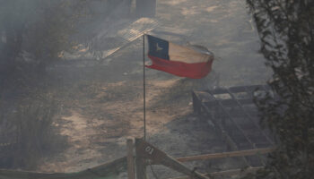 Investigan si los incendios en Chile, con saldo de 123 muertos, fueron intencionales