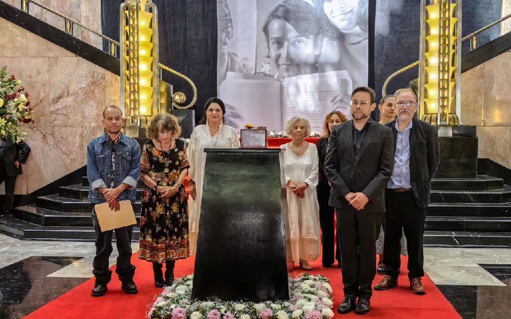 "José Agustín, un hombre contestatario que se levantó ante la injusticia": Elena Poniatowska "José Agustín, un hombre contestatario que se levantó ante la injusticia": Elena Poniatowska