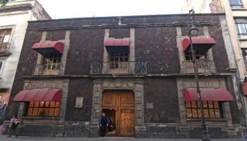 La Academia Mexicana de la Lengua regresa a su antigua sede, un histórico edificio del siglo XVIII