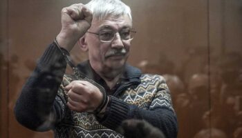 Rusia condena a dos años y medio de cárcel a Oleg Orlov, líder de Memorial y Nobel de Paz en 2022