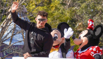 NFL: Celebra Patrick Mahomes en Disneylandia | Video