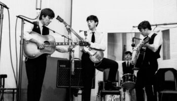 Paul McCartney recupera bajo robado hace más de medio siglo