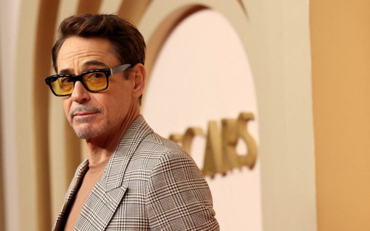 Robert Downey Jr. se burla de su papel como 'Iron Man' Robert Downey Jr. se burla de su papel como 'Iron Man'