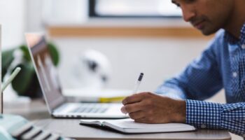 Impondrán multas y cárcel para empleadores que excedan jornadas laborales en México